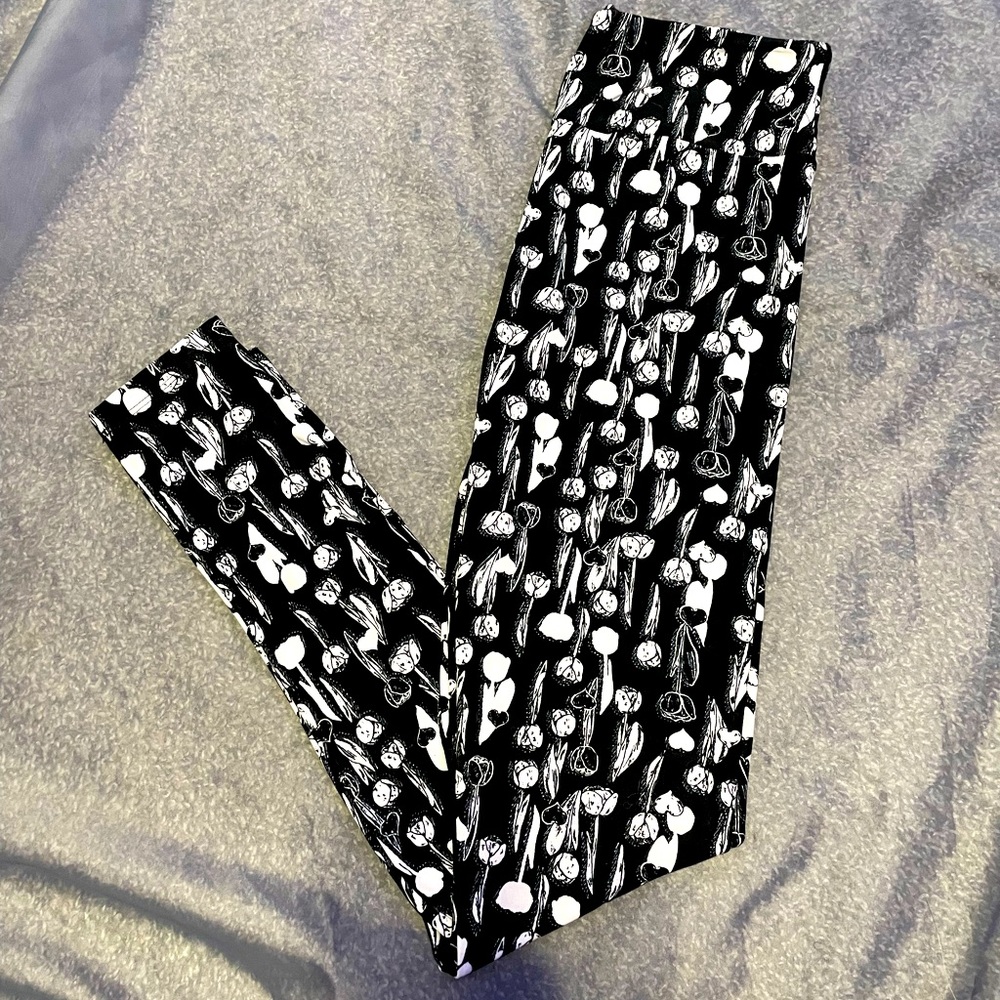 LuLaRoe Flower/Heart Print Leggings